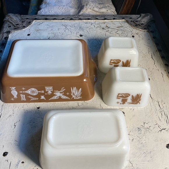 Pyrex Americana set of 4 Refrigerator Boxes - Picture 12 of 12